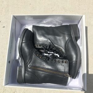 Steve Madden Troopa 2.0 size 6